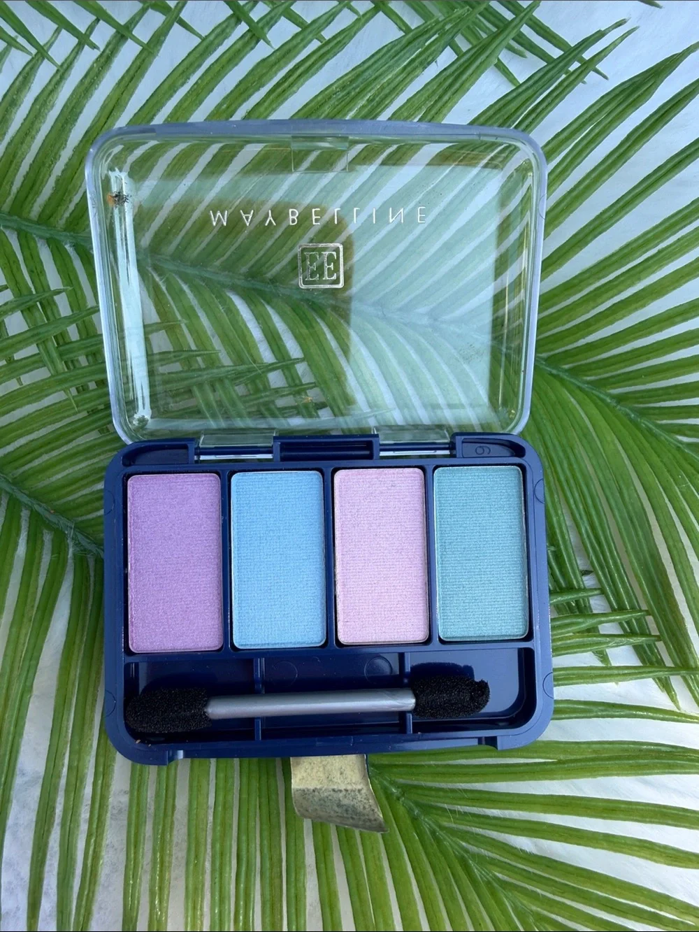 Vintage Maybelline Wxpert Eyes Eyeshadow Quad in Seashore Frosts (Pearl)